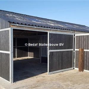 Shelter stable