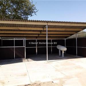 Shelter stable