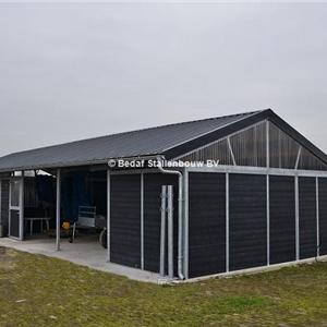 stal voedergang en opslagruimte