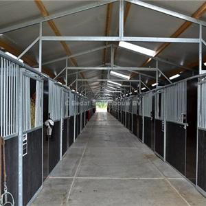 paardenstal met middengang zie projecten