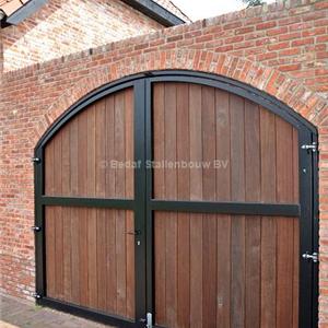 hardhouten poort met gecoat frame