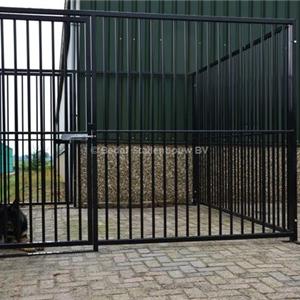 buiten hondenkennel gecoat