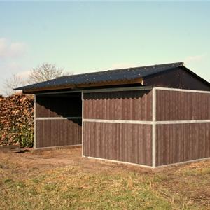 Shelter stable