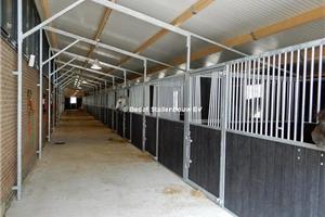 aanbouw paardenstal