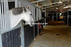 aanbouw paardenstal