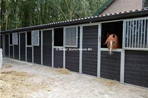 aanbouw paardenstal