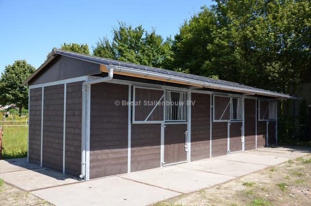 buitenstal afmeting 3.5 breed bij 3 mtr diep